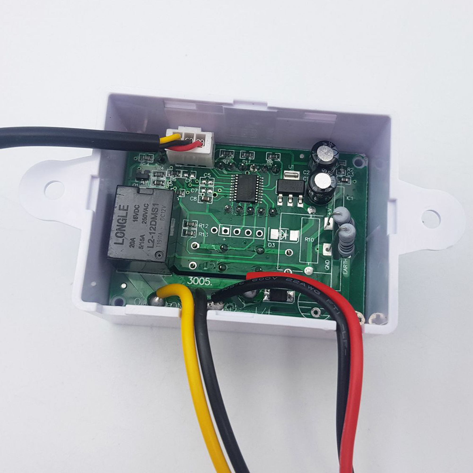 Bên trong của Bộ khống chế độ ẩm XH-W3005 24VDC 240W