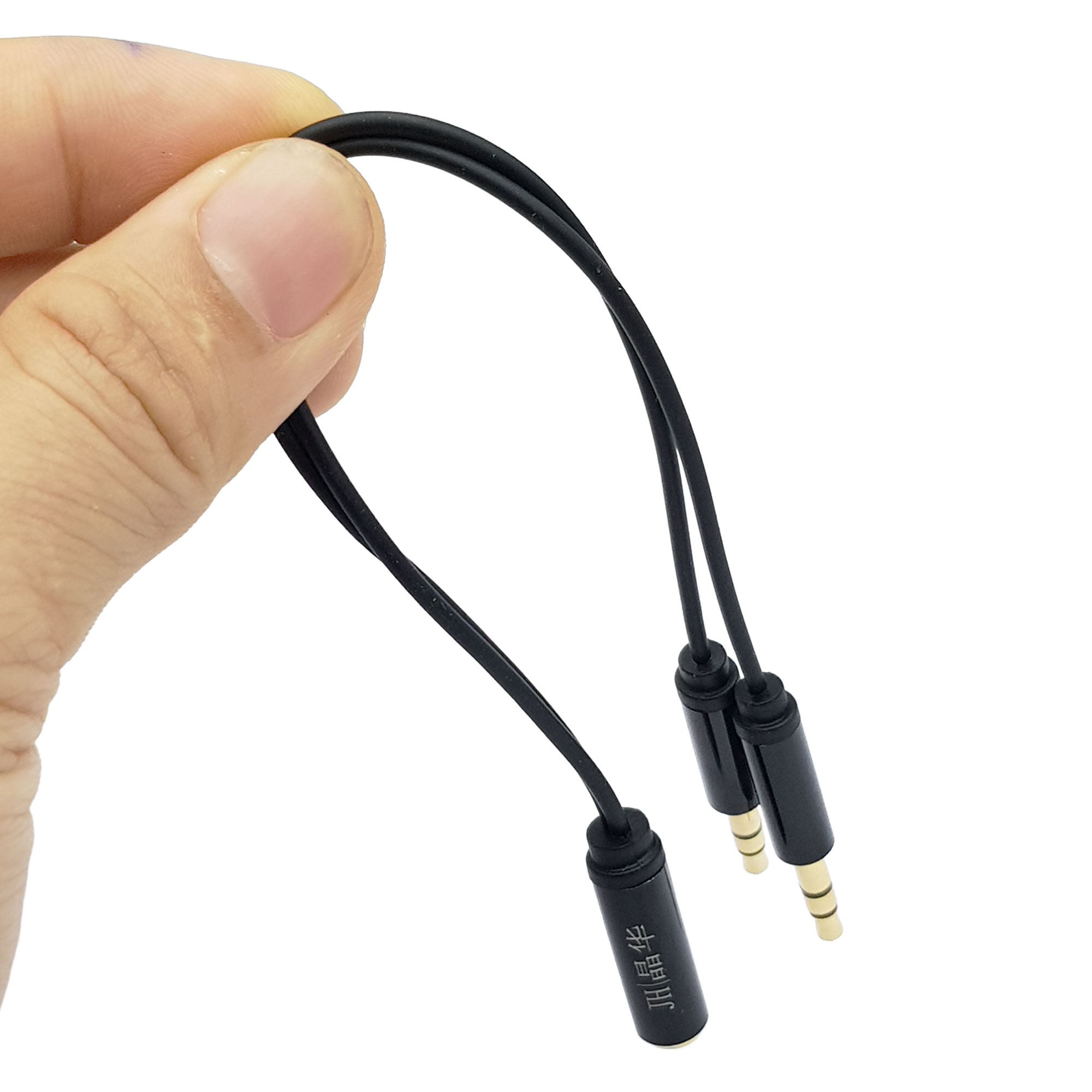 Trên tay dây jack gộp Audio và Mic ra tai nghe 3.5mm